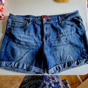 Red Rivet Denim Jeans Shorts - Bejeweled Sequined Back Pockets - Size 24W